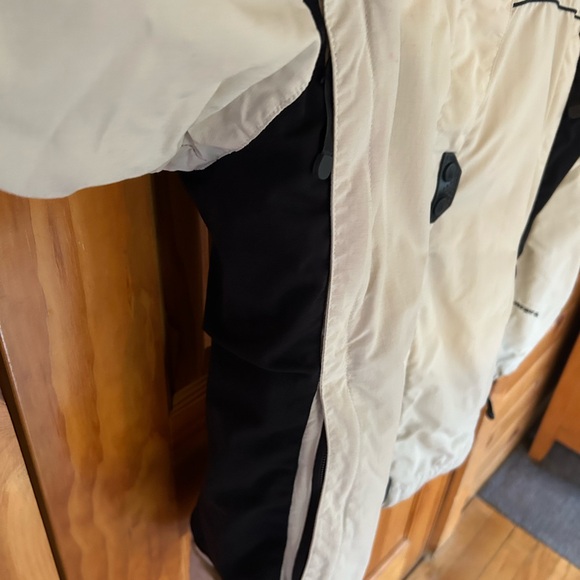 The North Face Black and Beige Jacket - Picture 5 of 13